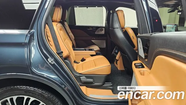 Lincoln Aviator — фото 11