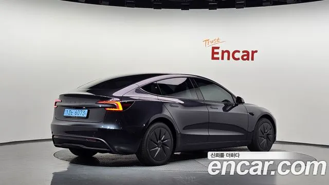 Tesla Model 3 — фото 1