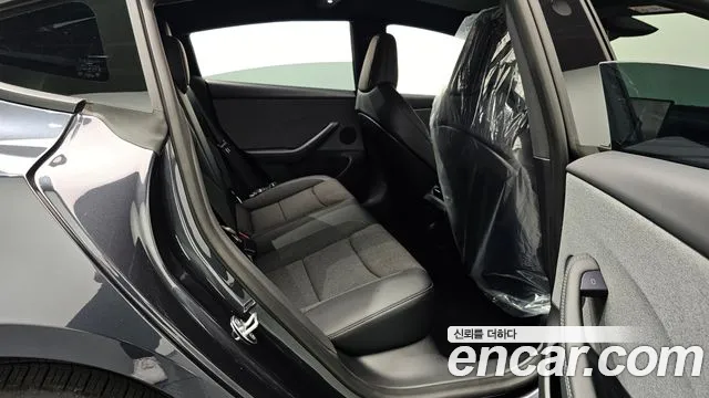 Tesla Model 3 — фото 11