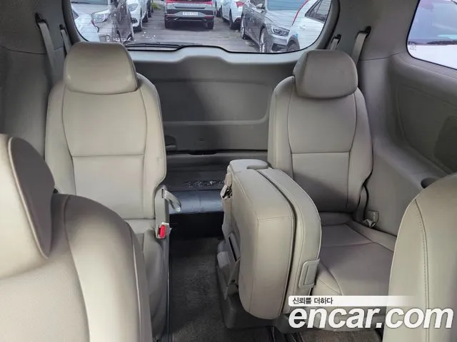 Kia Carnival — фото 11