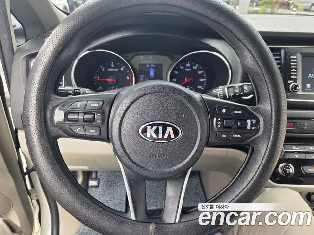 Kia Carnival — фото 17