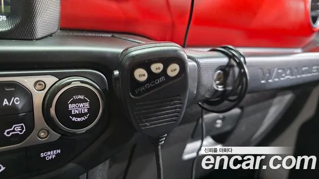 Jeep Wrangler — фото 18