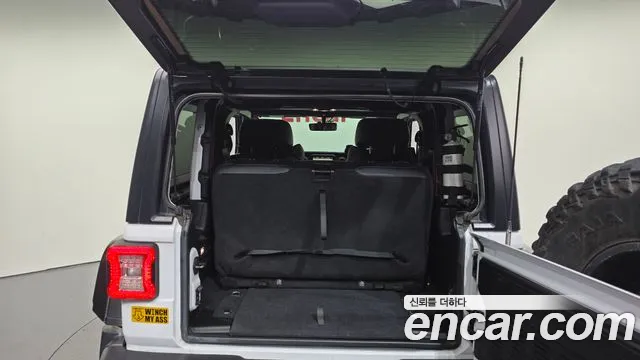 Jeep Wrangler — фото 20