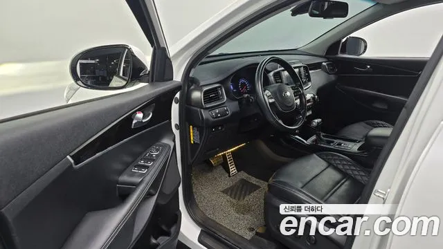 Kia Sorento — фото 10