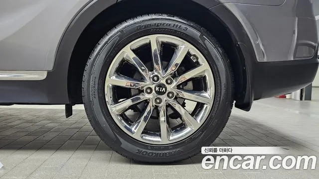 Kia Sorento — фото 21