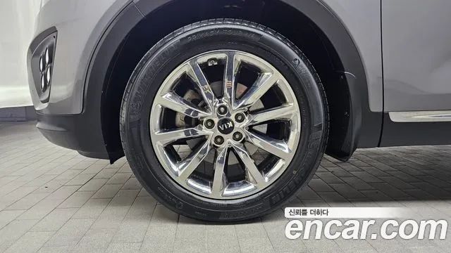 Kia Sorento — фото 4