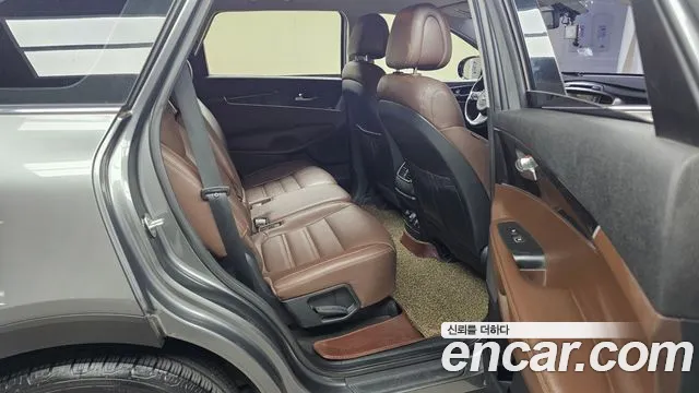 Kia Sorento — фото 10