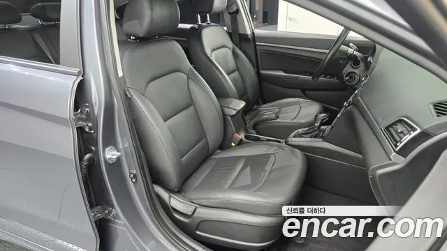 Hyundai Avante — фото 12