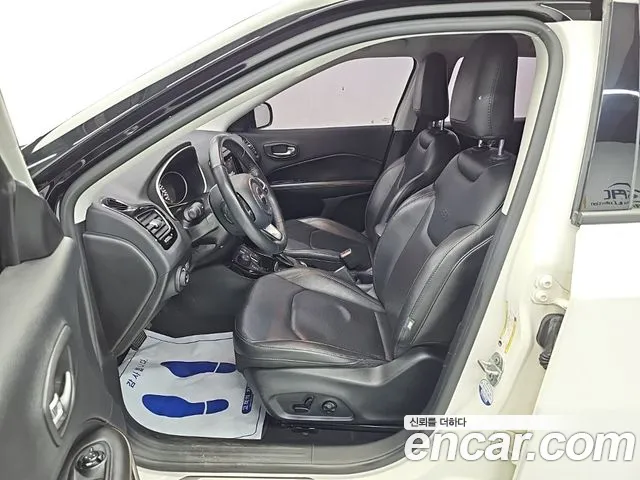Jeep Compass — фото 11