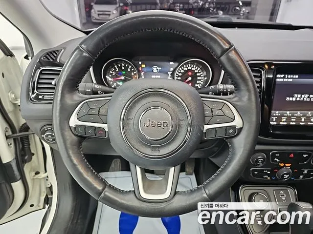 Jeep Compass — фото 9