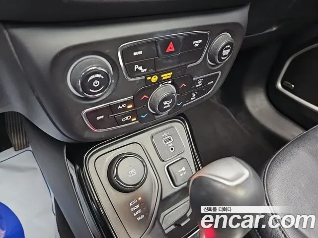 Jeep Compass — фото 10