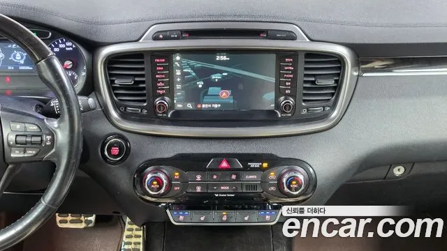 Kia Sorento — фото 15