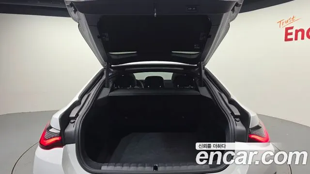 BMW i4 — фото 19