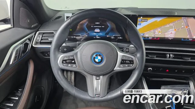 BMW i4 — фото 31