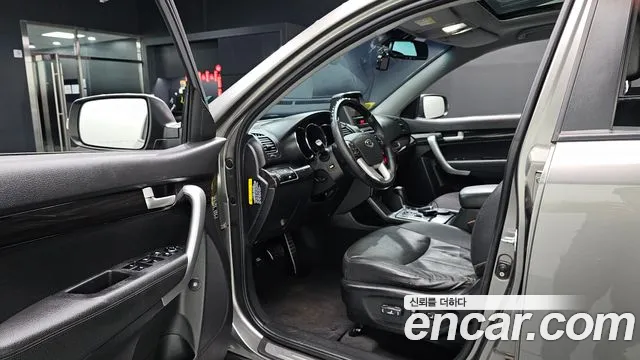 Kia Sorento — фото 10