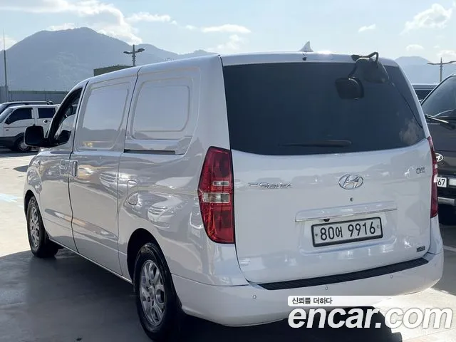 Hyundai Starex — фото 3