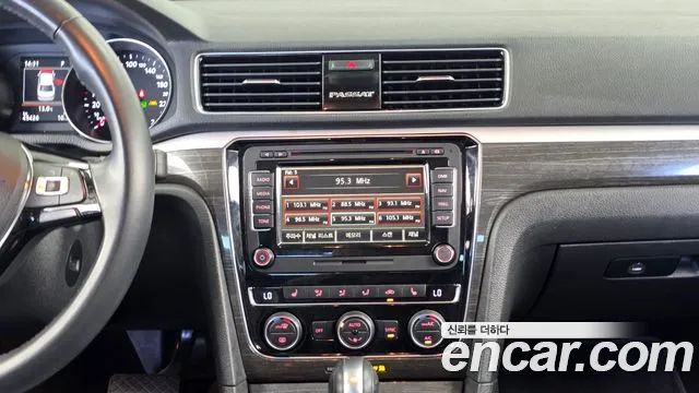 Volkswagen Passat — фото 13