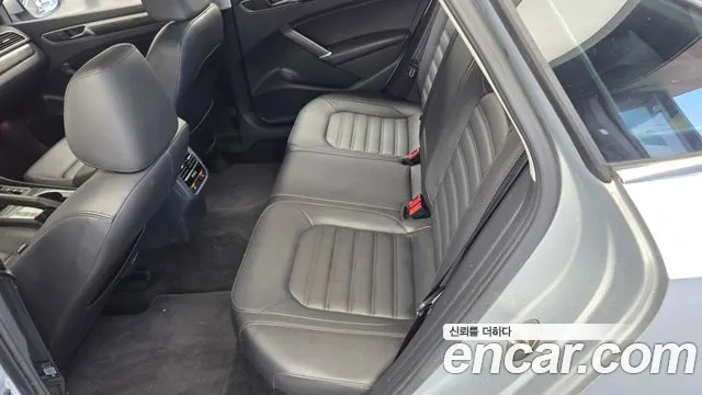 Volkswagen Passat — фото 25