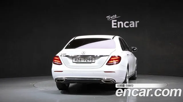 Mercedes-Benz E-Class — фото 4