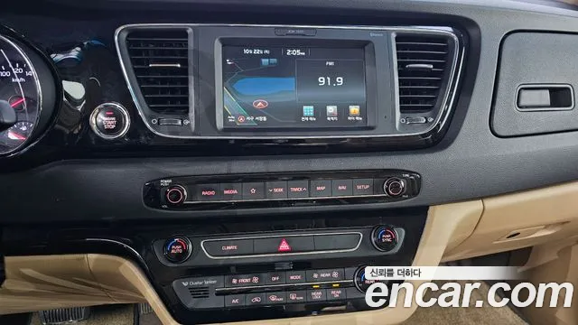 Kia Carnival — фото 13