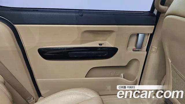 Kia Carnival — фото 25
