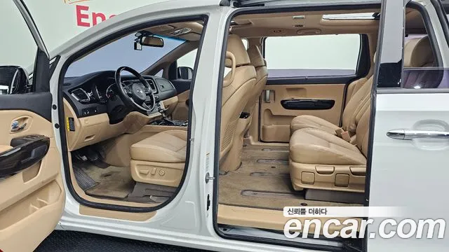 Kia Carnival — фото 30
