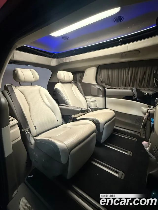 Kia Carnival — фото 10