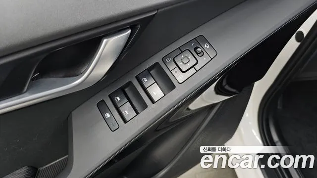 Kia Niro — фото 19