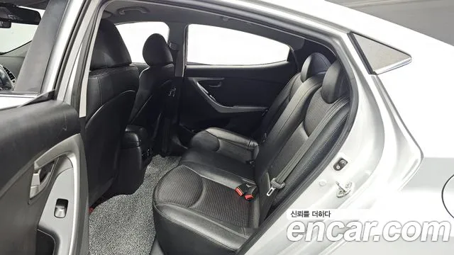 Hyundai Avante — фото 10