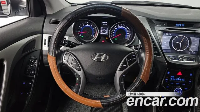 Hyundai Avante — фото 15