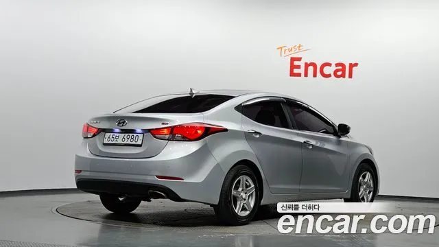 Hyundai Avante — фото 2