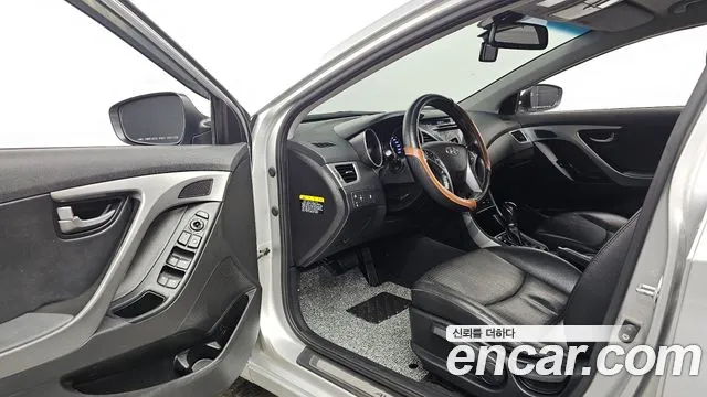 Hyundai Avante — фото 9
