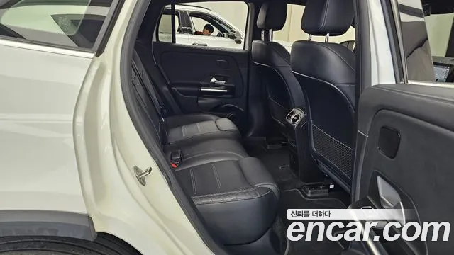 Mercedes-Benz EQA — фото 12