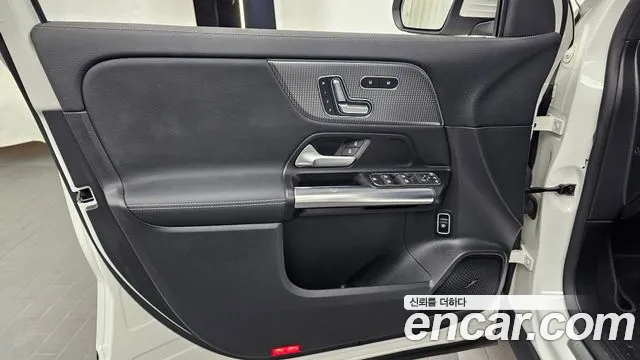 Mercedes-Benz EQA — фото 24