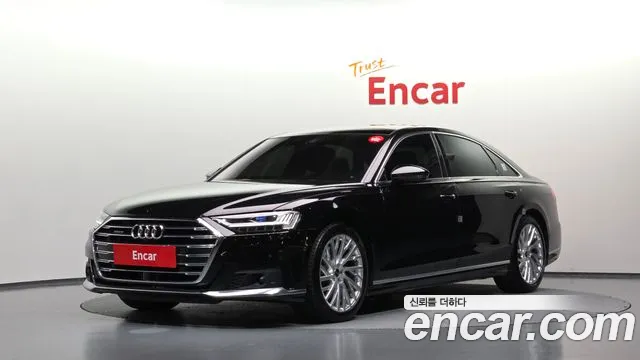 Audi A8 — фото 1