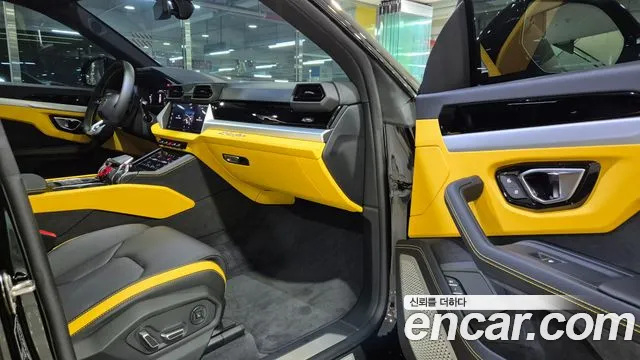 Lamborghini Urus — фото 11