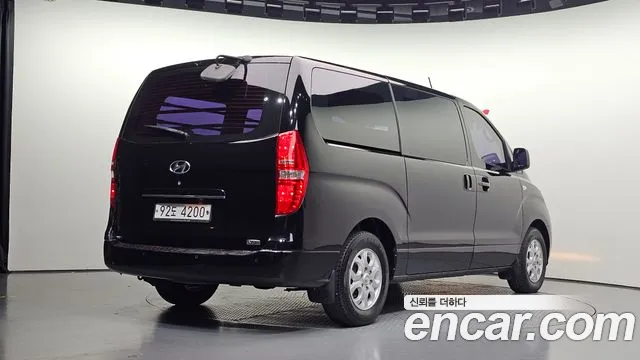 Hyundai Starex — фото 2
