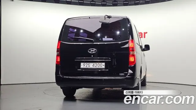Hyundai Starex — фото 4