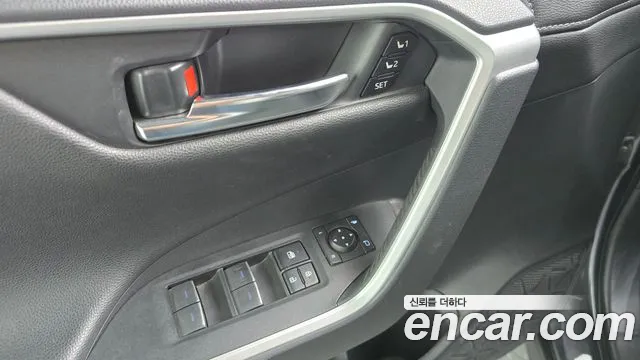 Toyota RAV4 — фото 28