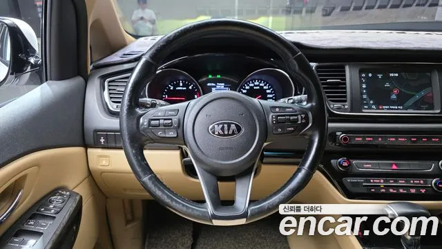 Kia Carnival — фото 13