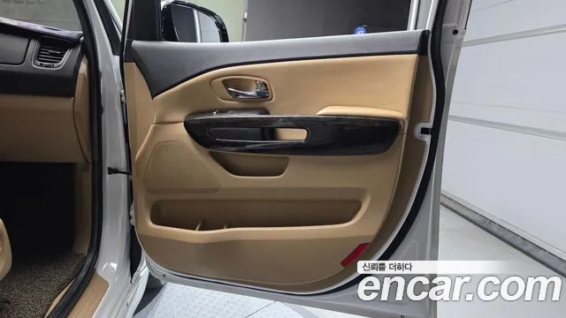 Kia Carnival — фото 25