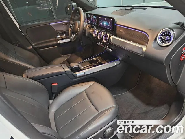 Mercedes-Benz GLB-Class — фото 14