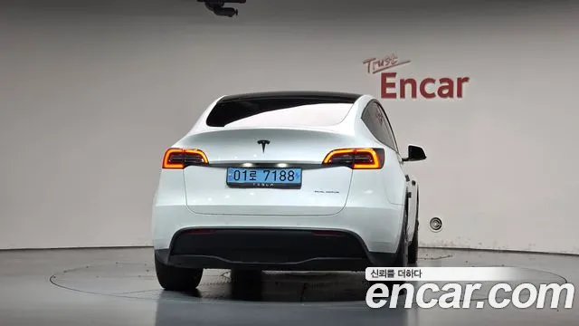 Tesla Model Y — фото 3