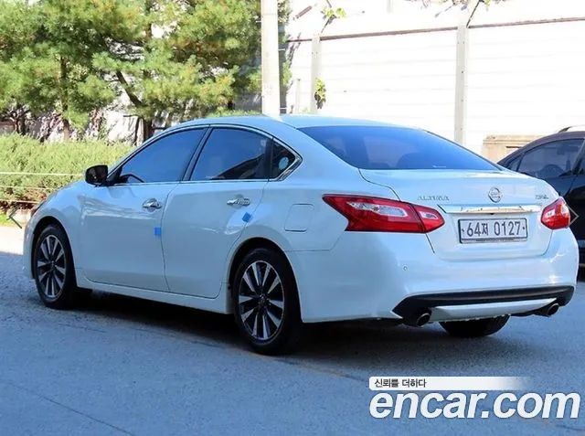 Nissan Altima — фото 3