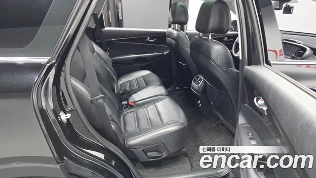 Kia Sorento — фото 10
