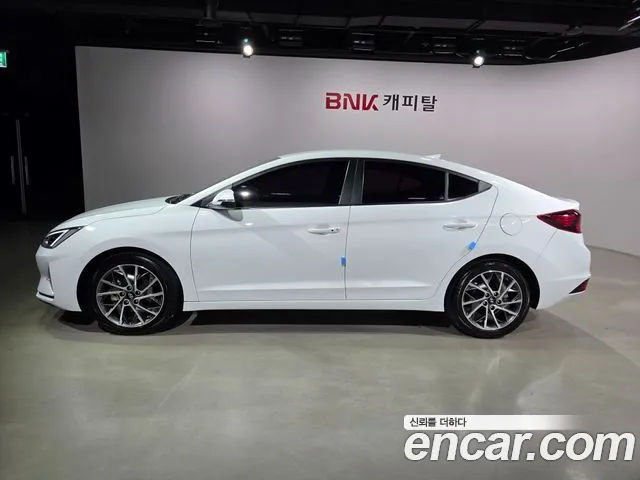 Hyundai Avante — фото 3