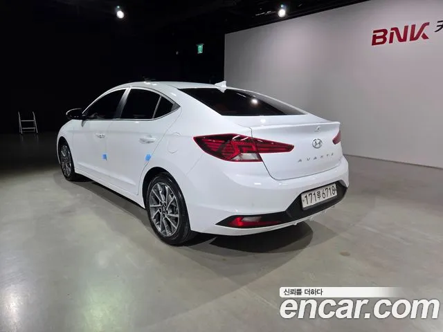 Hyundai Avante — фото 4