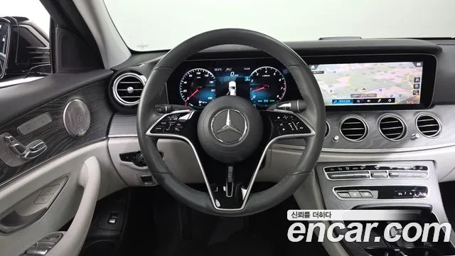 Mercedes-Benz E-Class — фото 13