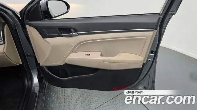 Hyundai Avante — фото 24
