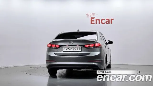 Hyundai Avante — фото 5